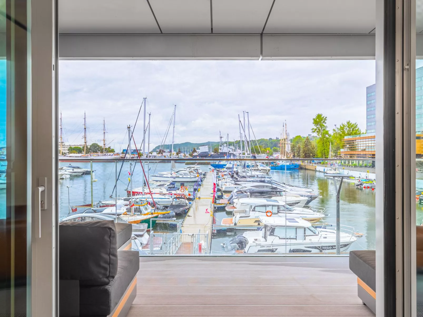 Yacht Park Apartment mit Panoramablick auf den Yachthafen in Gdynia, POLEN - Drinnen