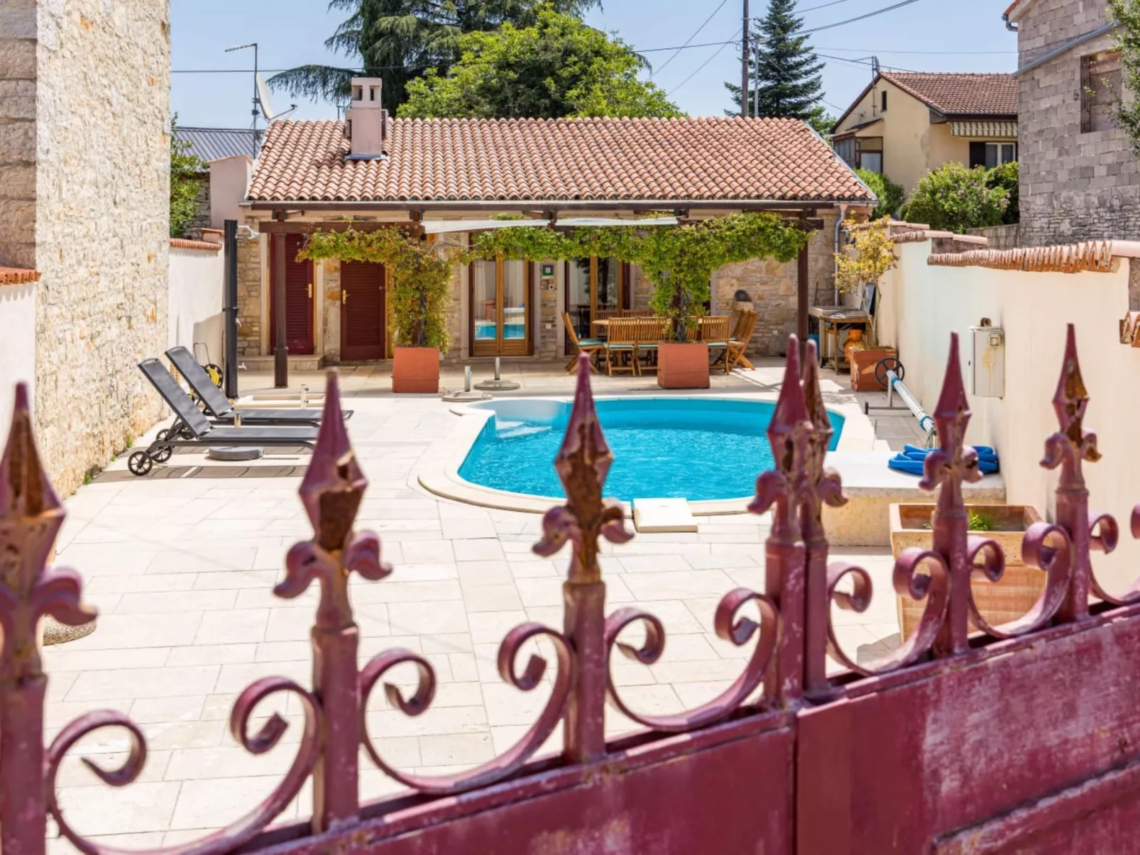 Villa Diana - Draußen