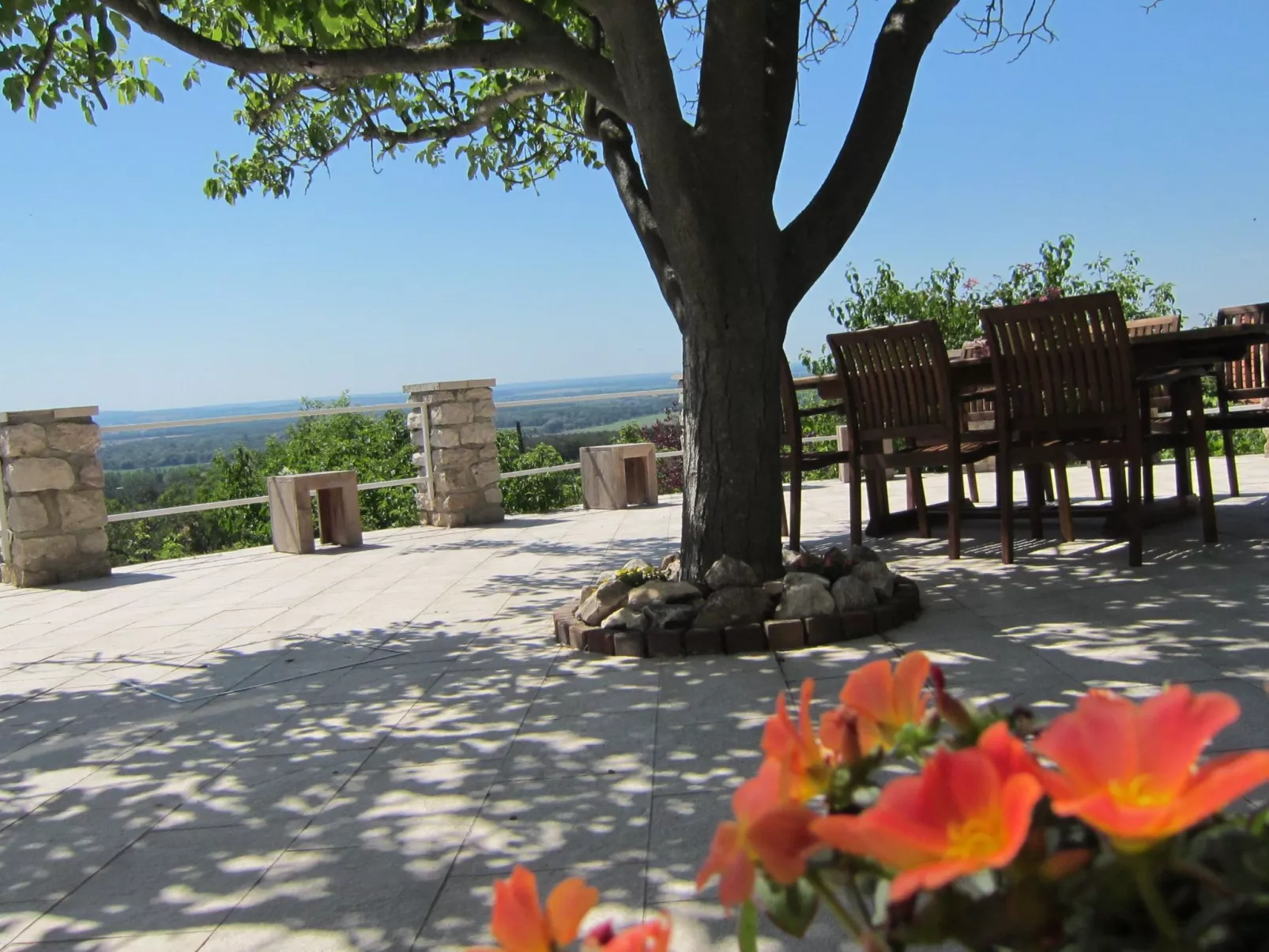 Traditionelle Villa mit Pool und Ausblick - Outside