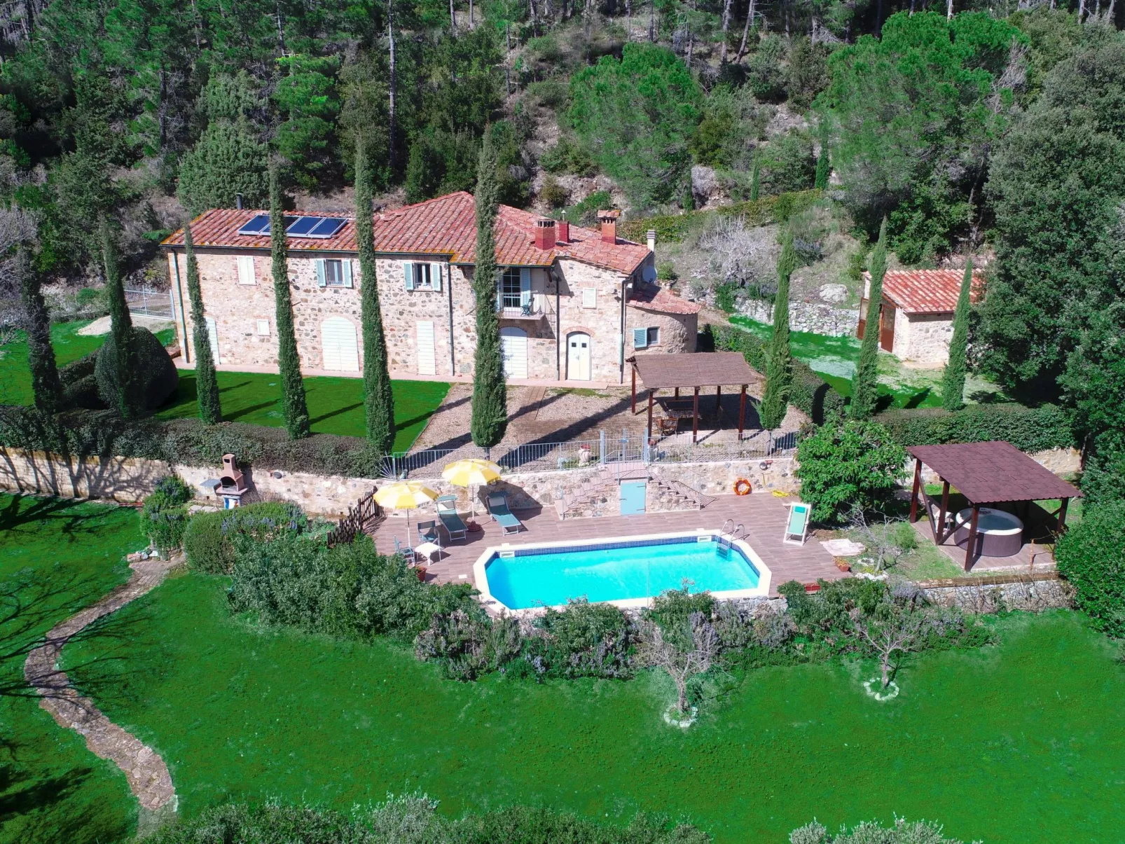 In Montecastelli Pisano mit beheiztem Whirlpool - Dehors