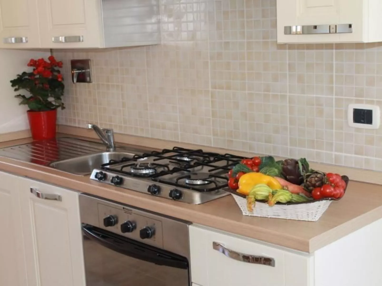 Geräumige Alloggion mit eigener Terrasse, AC - Image-tags.info