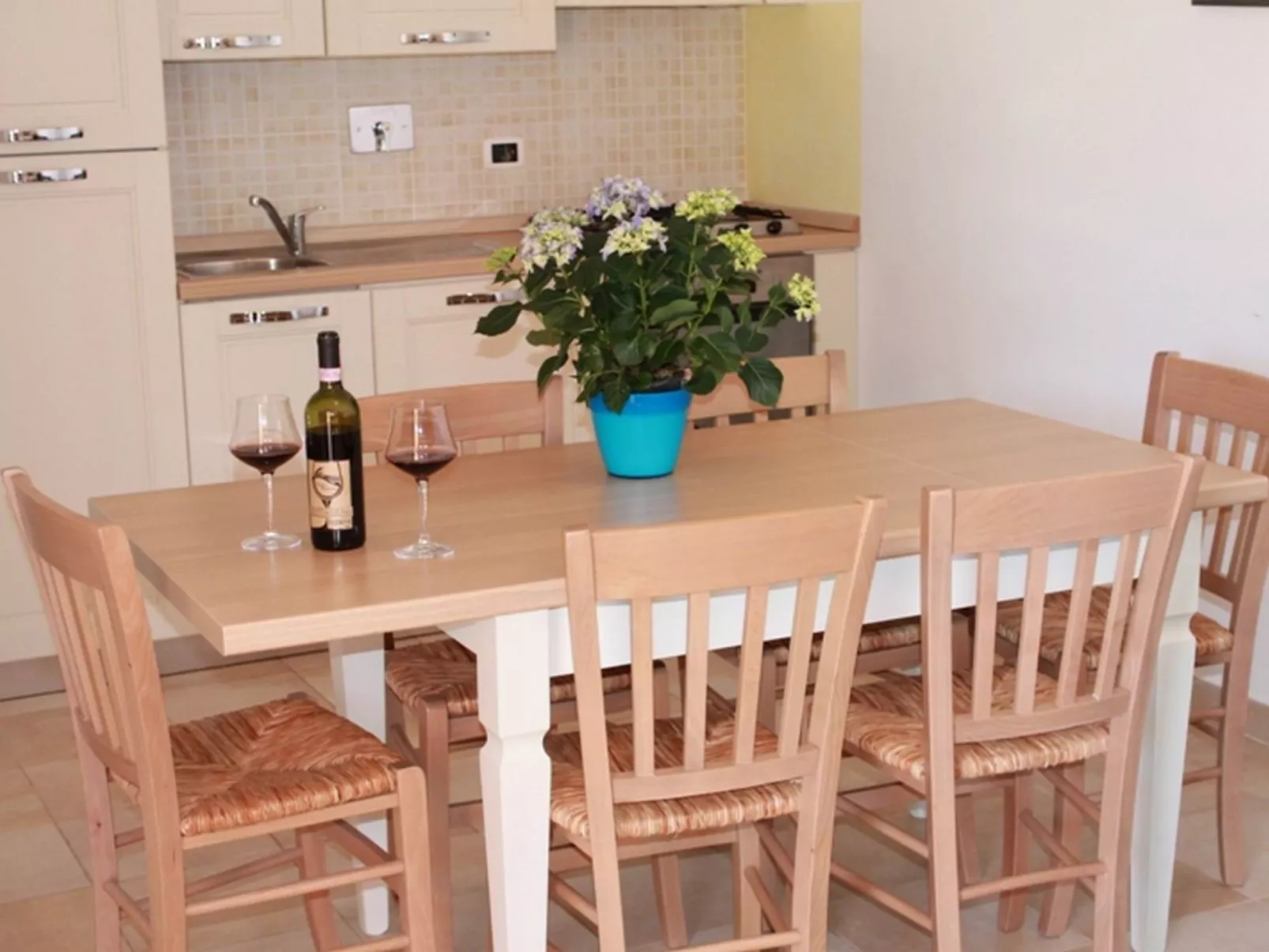 Unterkunft im Erdgeschoss, überdachte Terrasse, Schwimmbad - Image-tags.info