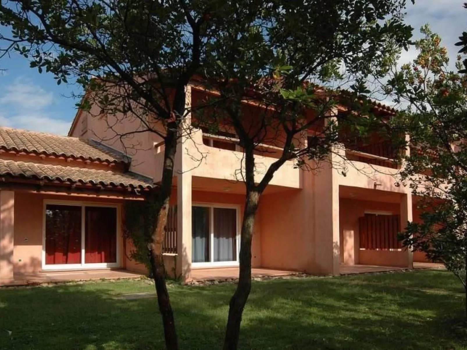 Unterkunft mit Terrasse, AC, Gemeinschaftspool - Outside