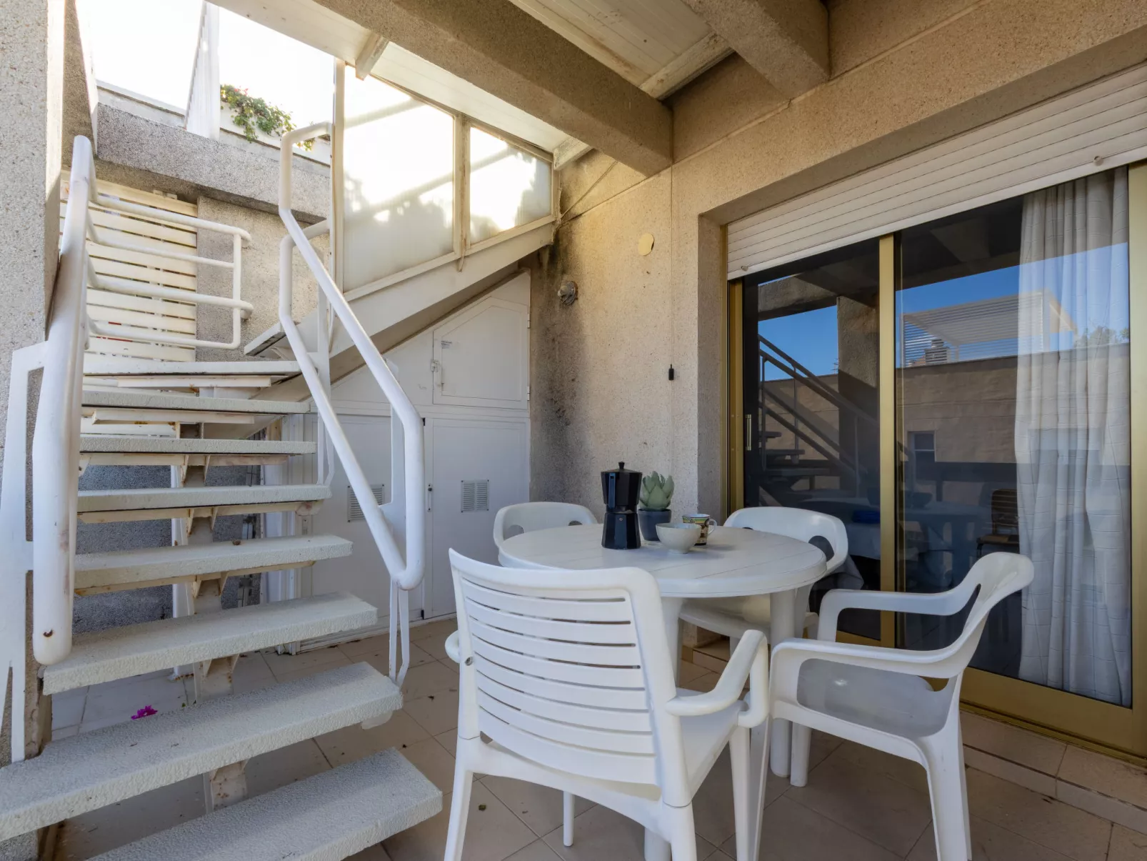 Cavet Mar - Draußen