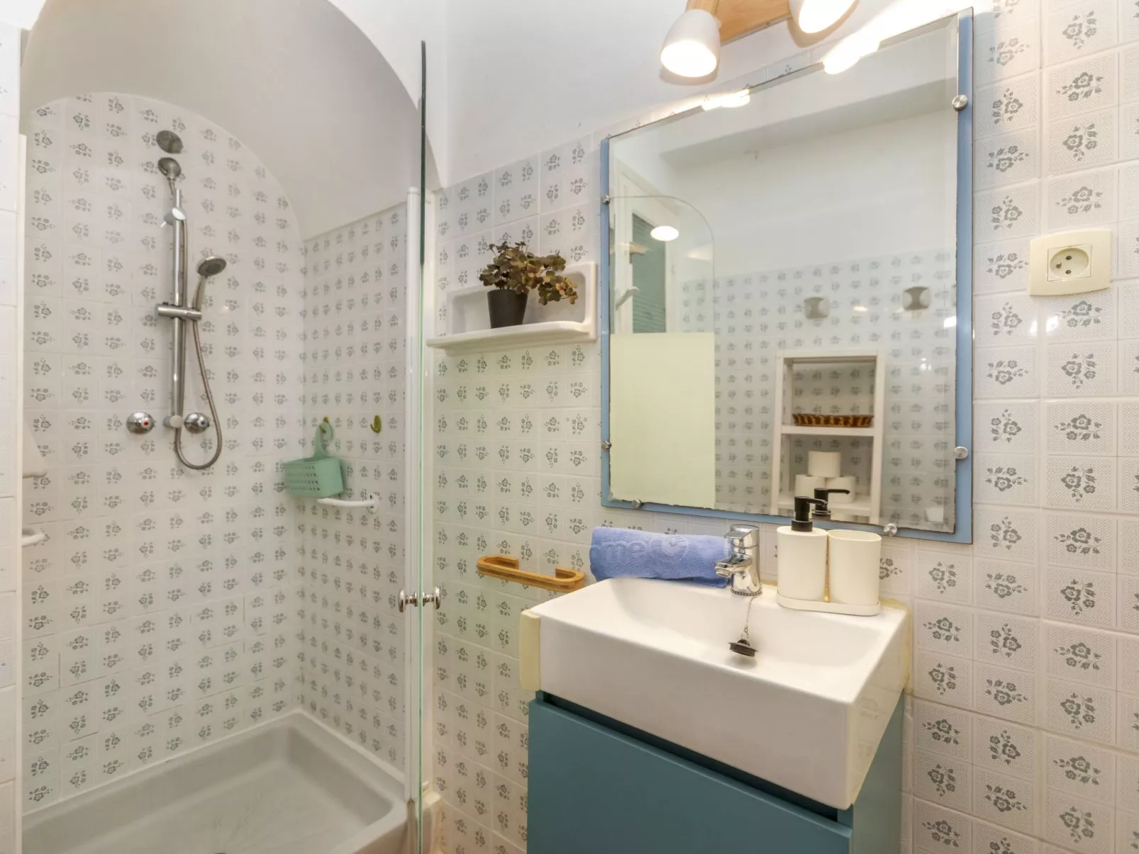 Urban Plaza Palafrugell - Drinnen