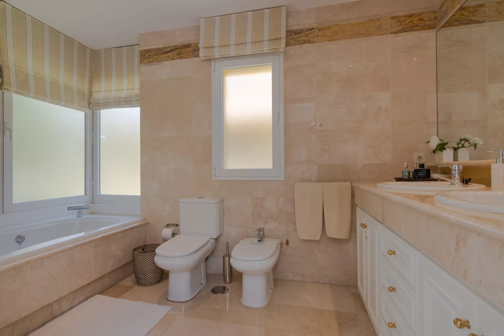 Superb Front Line Location, Sea View- Heated Pool - Badezimmer