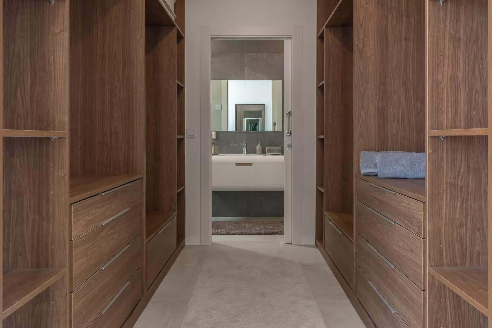 Modern Villa with Private Pool & Rooftop Terrace - Badezimmer