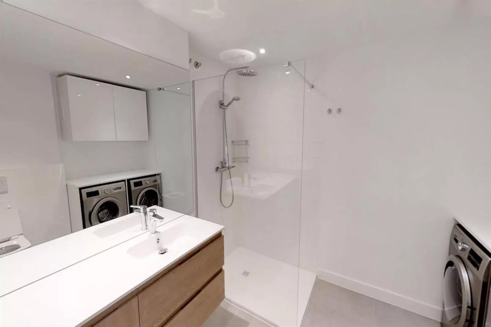 Modern Gated Apartment near Beach & Puerto Banus - Badezimmer