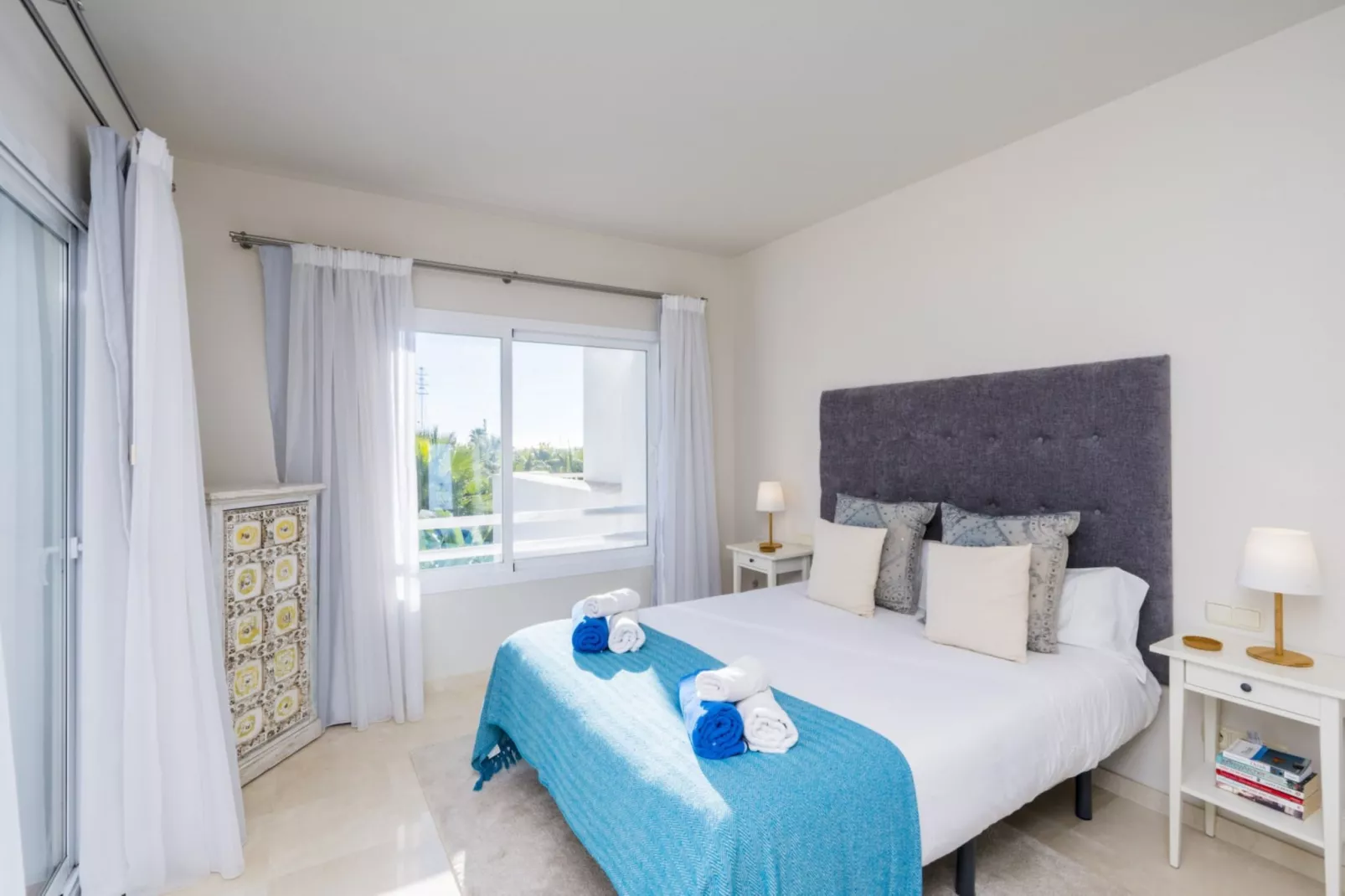 Modern 2-Bedroom Apartment - Alcazaba Lagoon (411) - Chambre