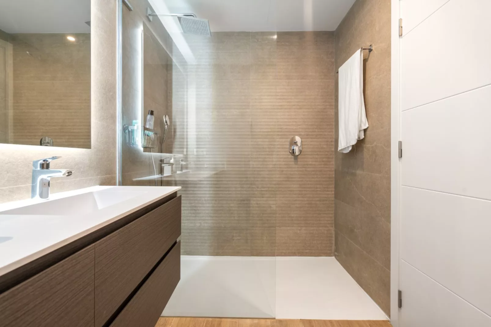 Chic 3-Bed Apartment ALCAZABA LAGOON (2107) - Salle de bain