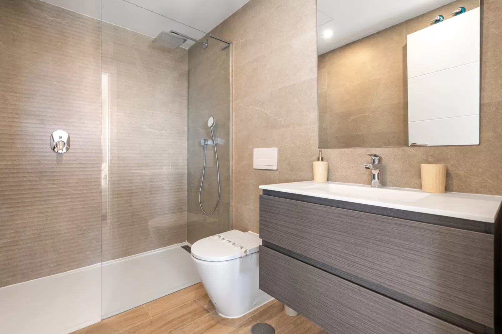Stylish 2-bed Apartment ALCAZABA LAGOON (2011) - Salle de bain