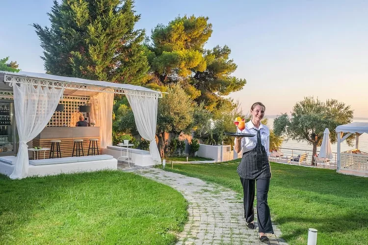 Holiday residence Acrotel Athena Villas, Elia Beach-1-bedroom-apartment ground floor - Jardins en été