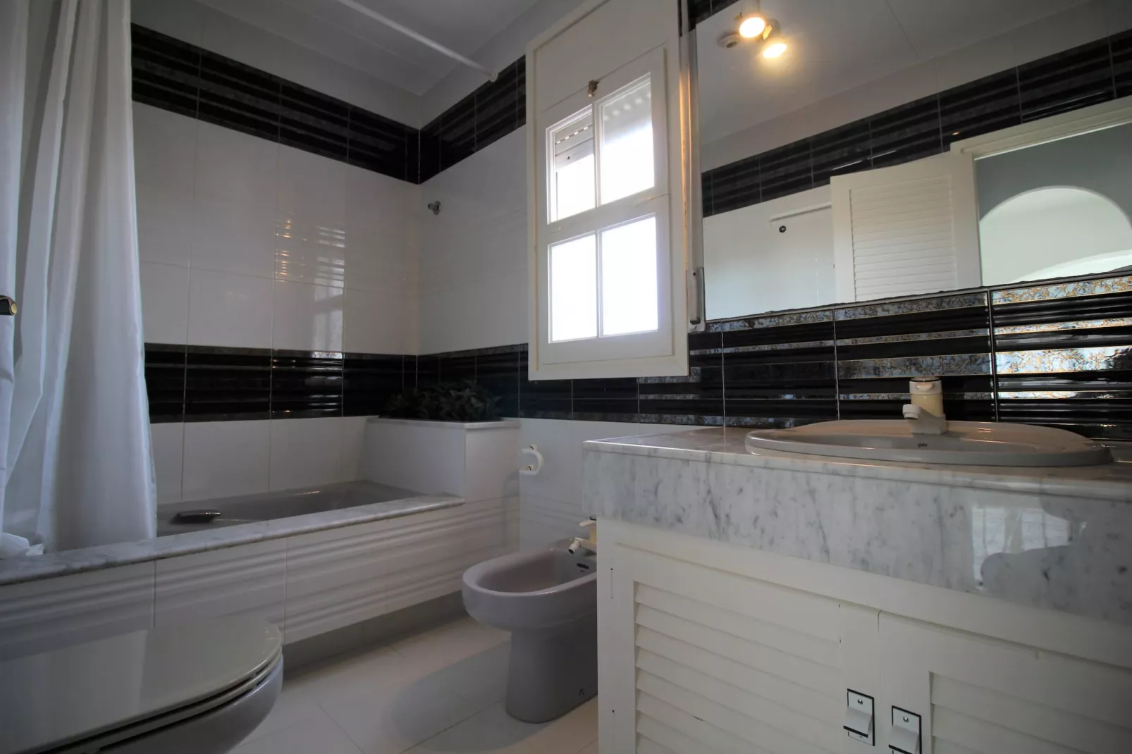 0024-BAHIA 67 C - Badezimmer