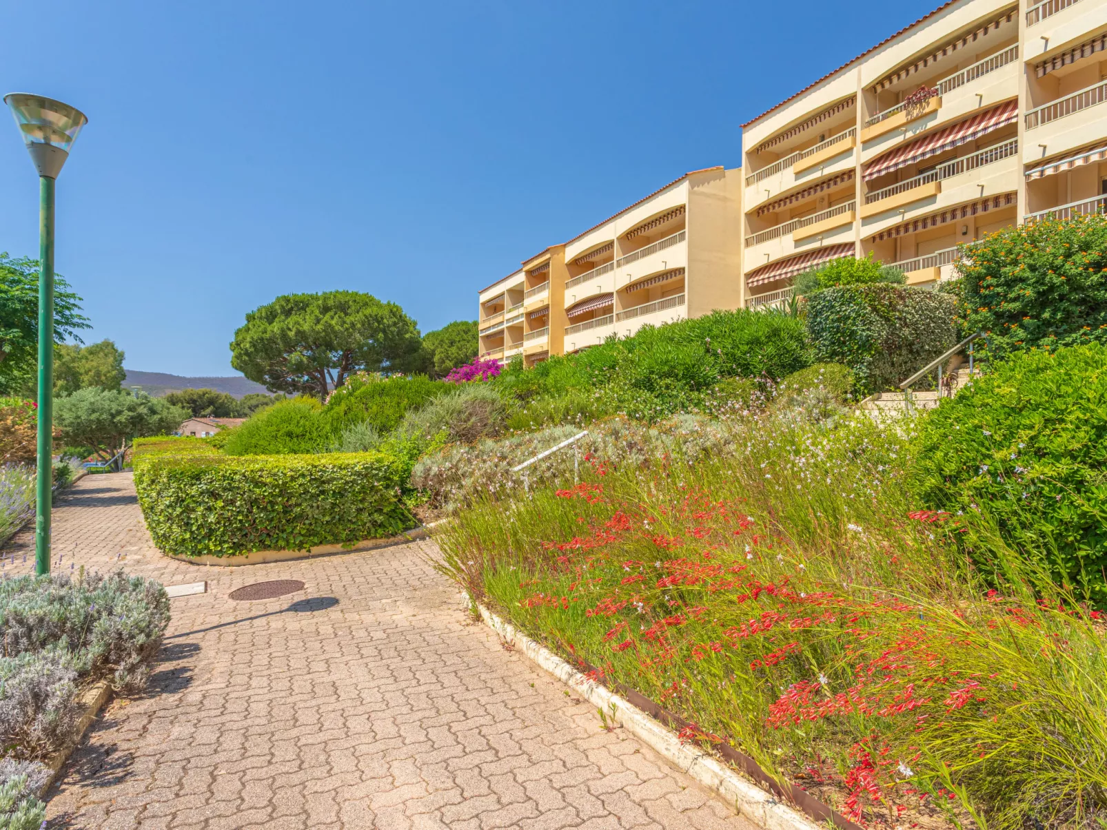 Brise Marine - Outside