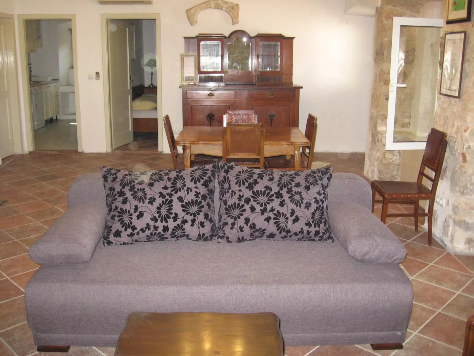 "Dubrava" mit Blick auf das Wasser - Drinnen