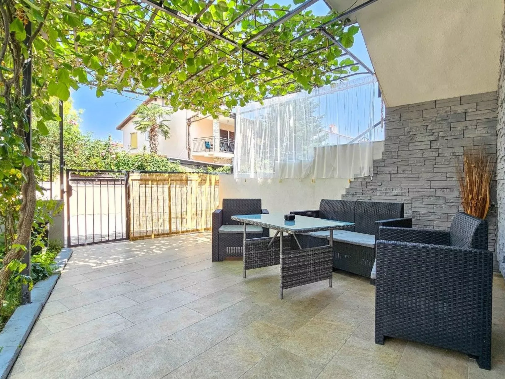 "Pintar 2" direkt am Strand - Drinnen