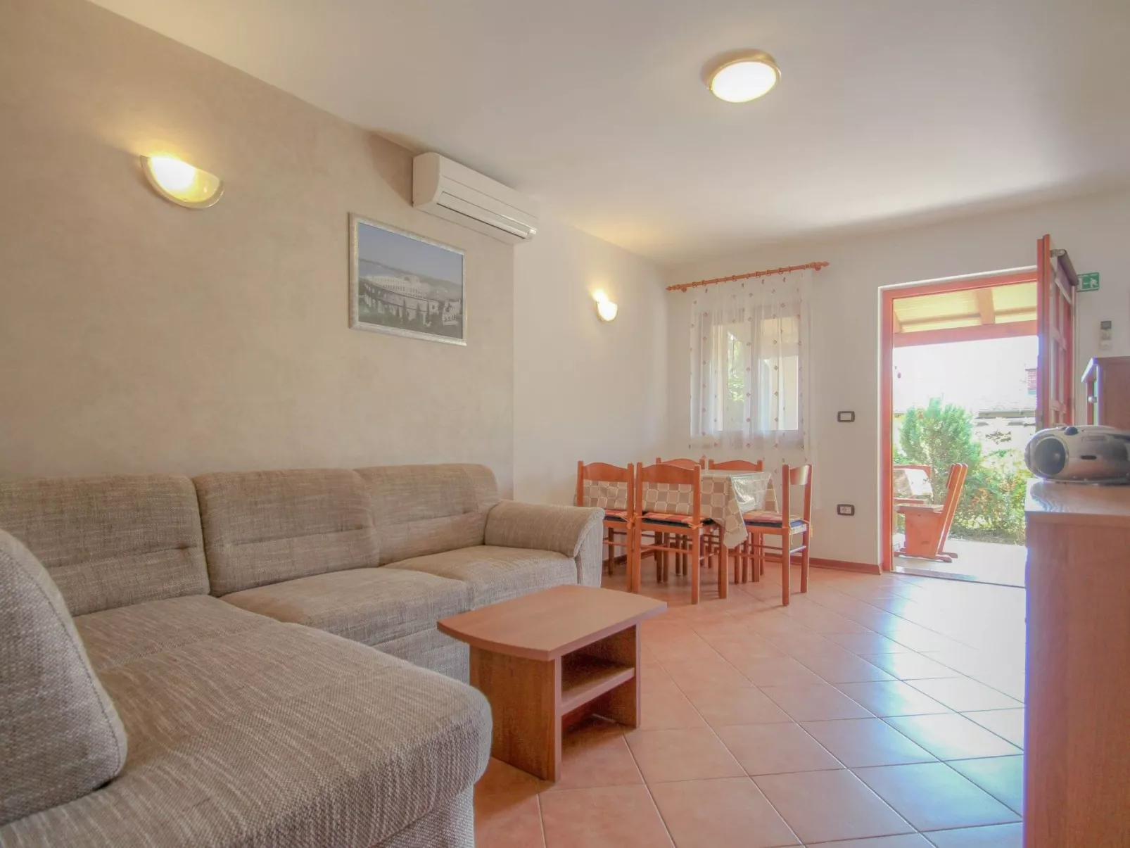 Wohnung "Timea 4" mit Terrasse - Dedans