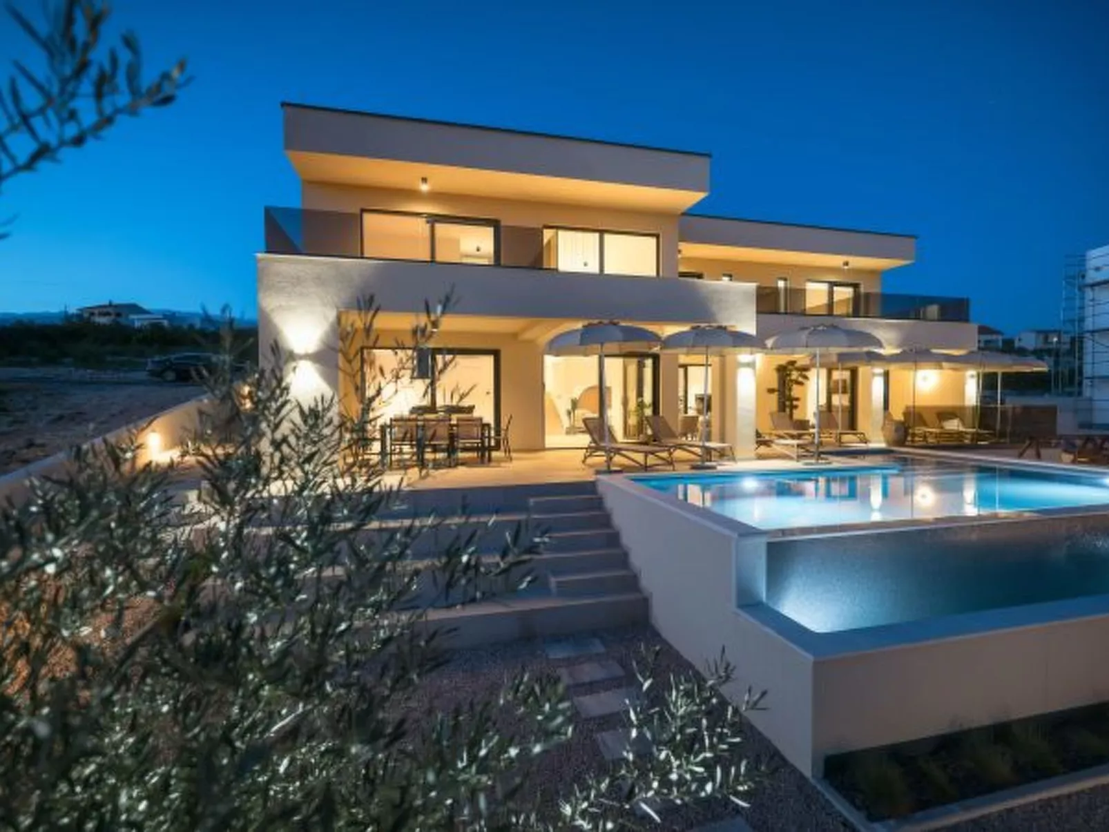 Villa Novue with pool - Image-tags.info