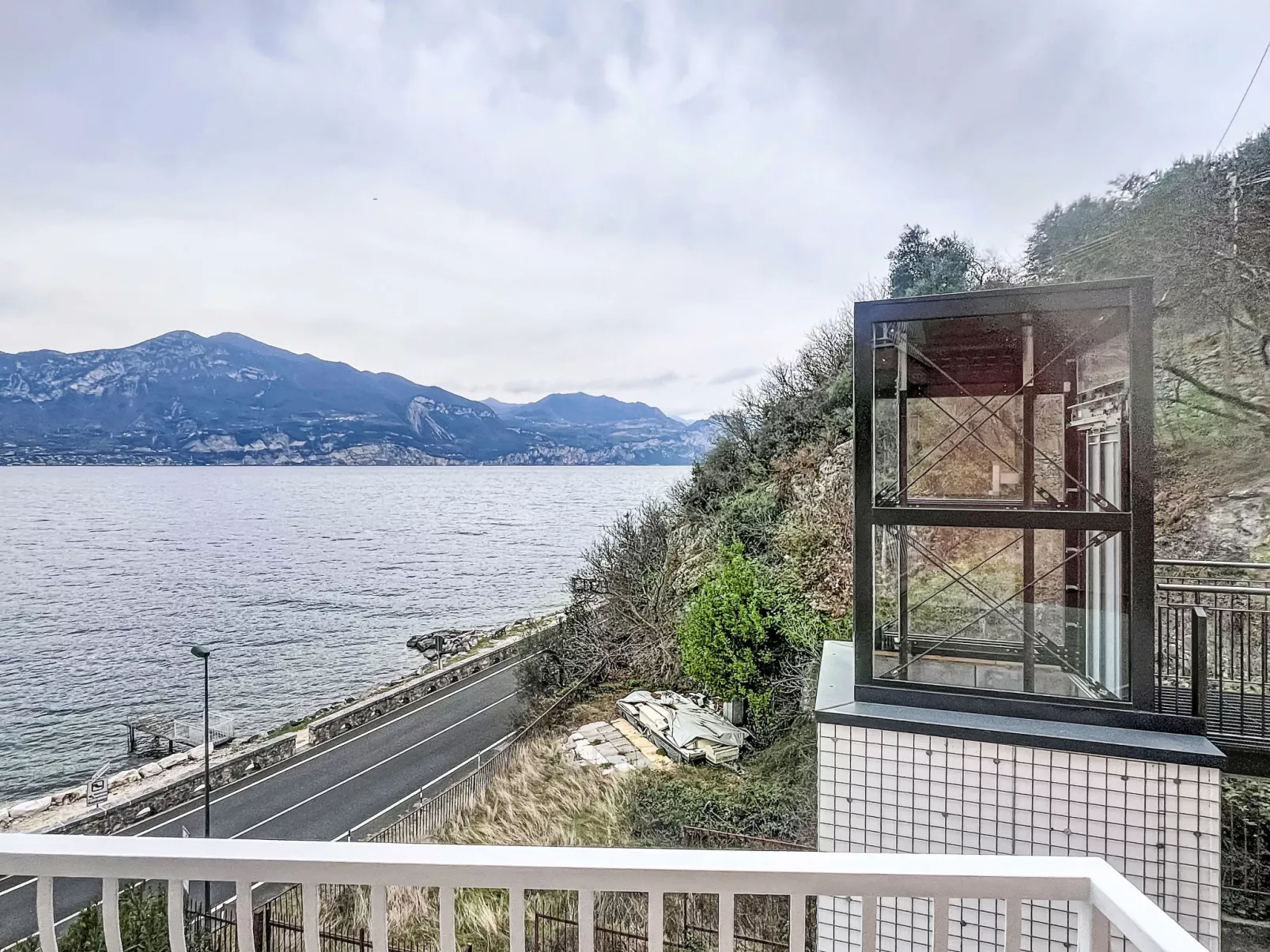 Sona's Lake Home - Draußen