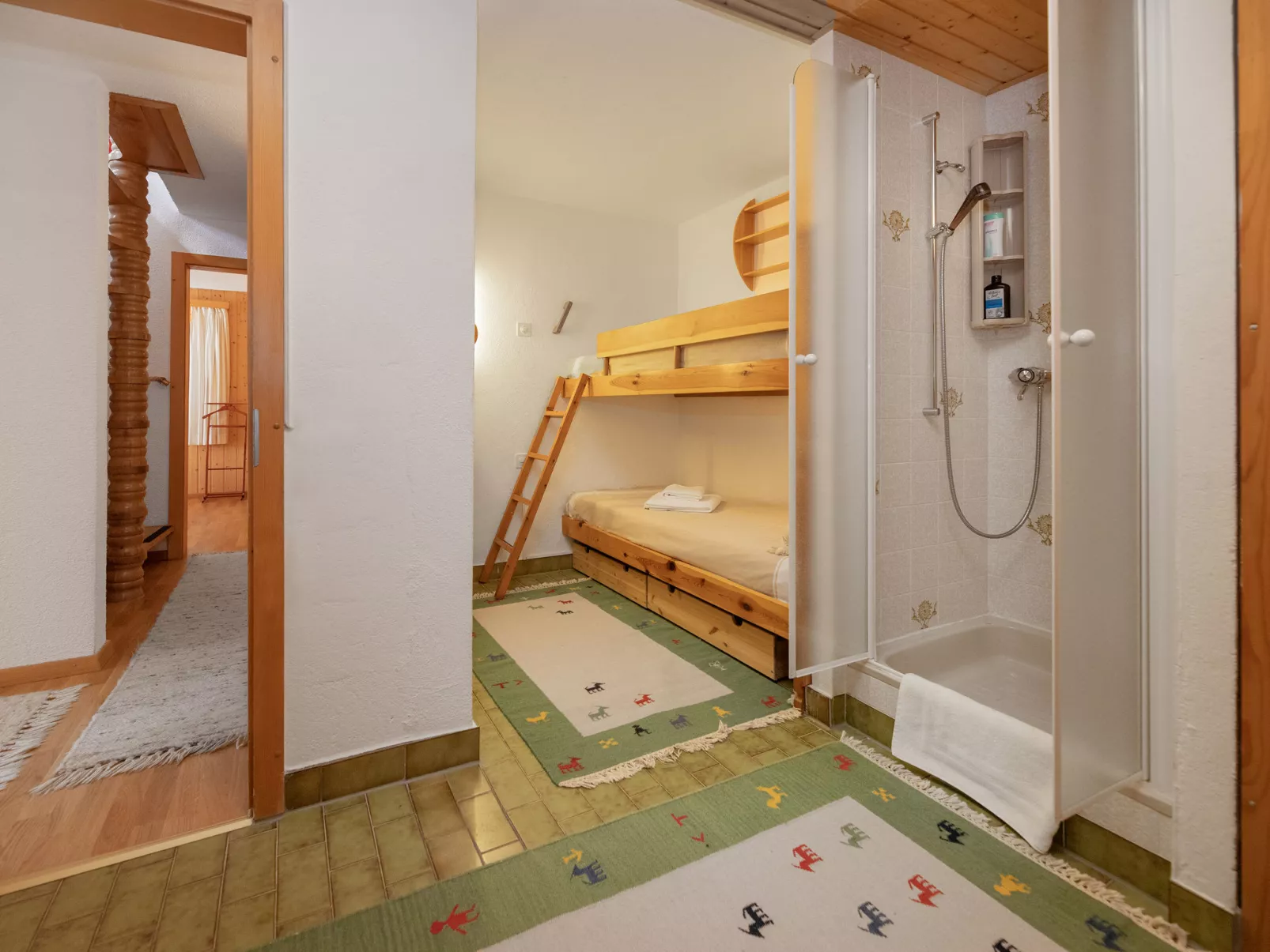 Veni, Vidi, Mansi - Drinnen