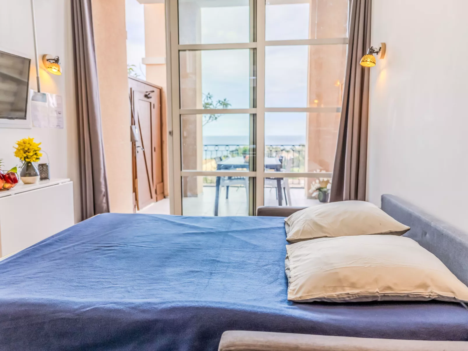 J6 174 L'Esquinade - Inside