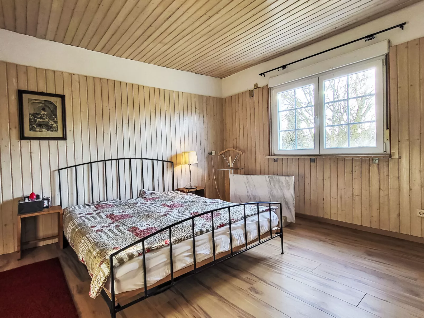 Mit großem eingezäunten Garten - Drinnen