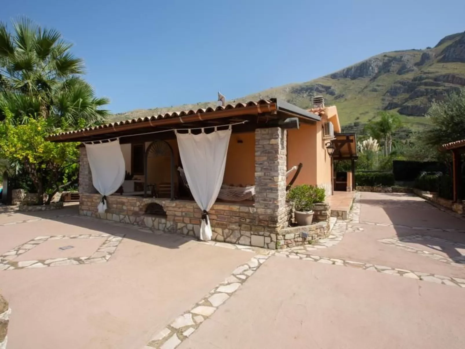 Ferienvilla mit privatem Pool für 7 Personen mit Garten - Outside