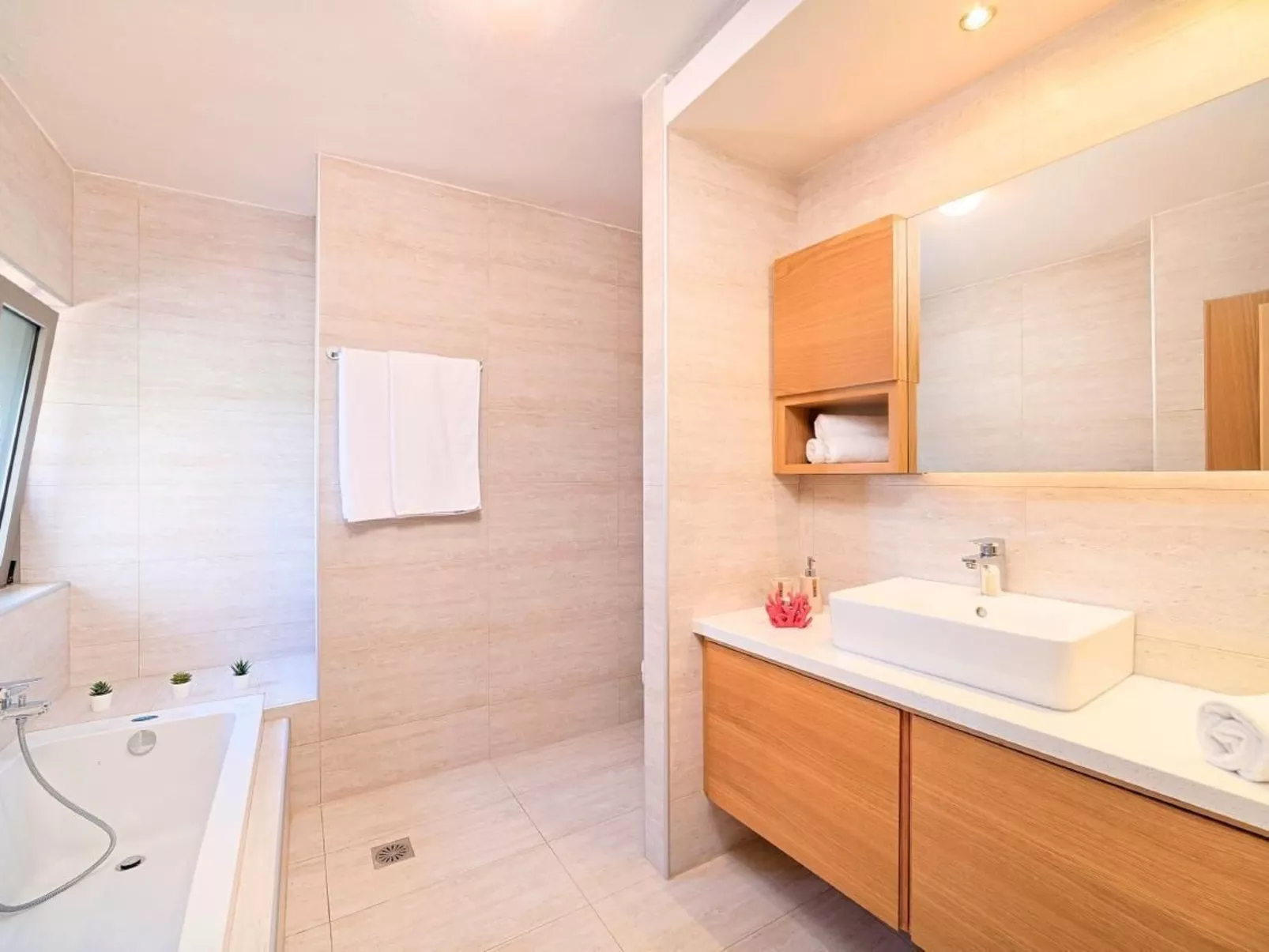 "Acrothea Villa Beheizter Pool" - Drinnen