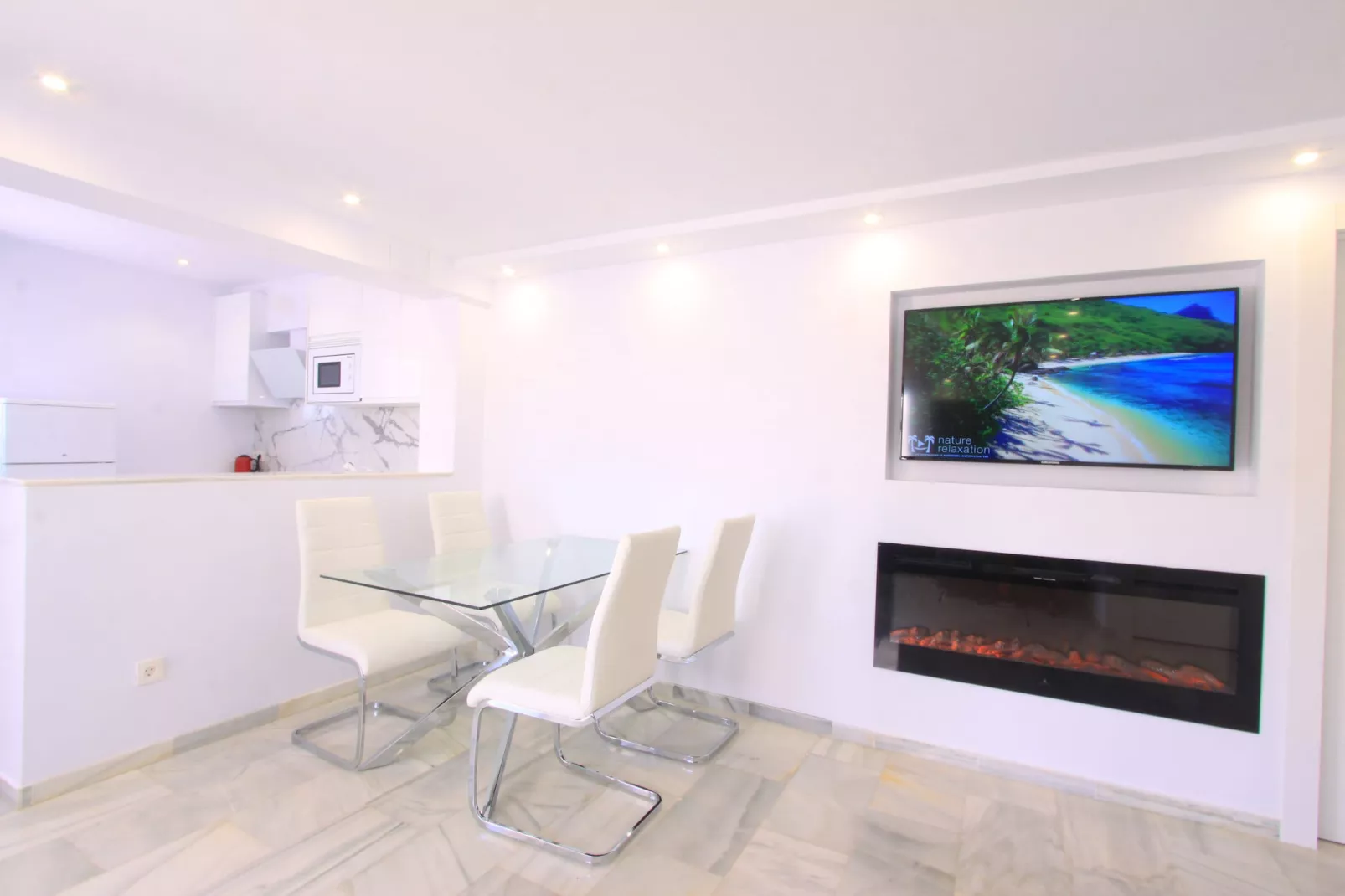 MODERN BEACH PENTHOUSE - Dining room
