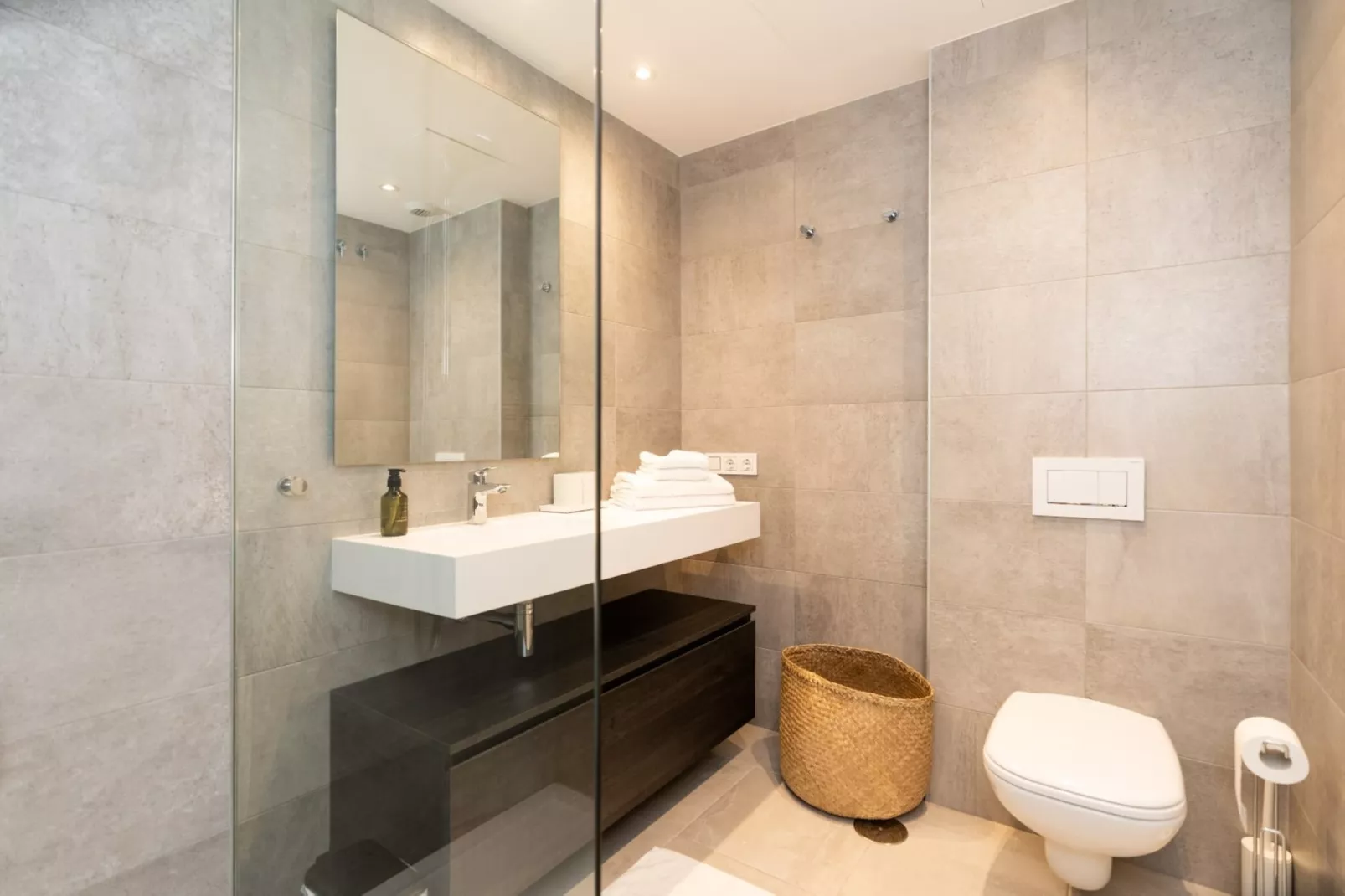 Elegant 2-Bedroom Apartment | Alcazaba Lagoon 1112 - Badezimmer