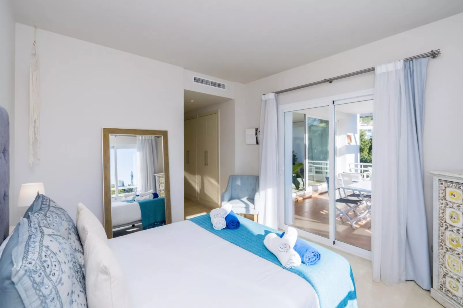 Modern 2-Bedroom Apartment - Alcazaba Lagoon (411) - Chambre