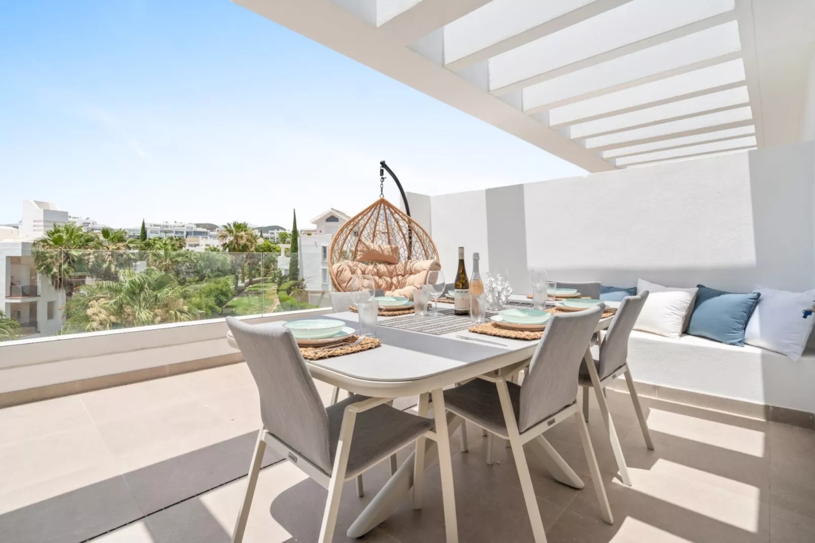 Modern 3-pax Apt & Solarium ALCAZABA LAGOON (2023) - Terrasse / balcon