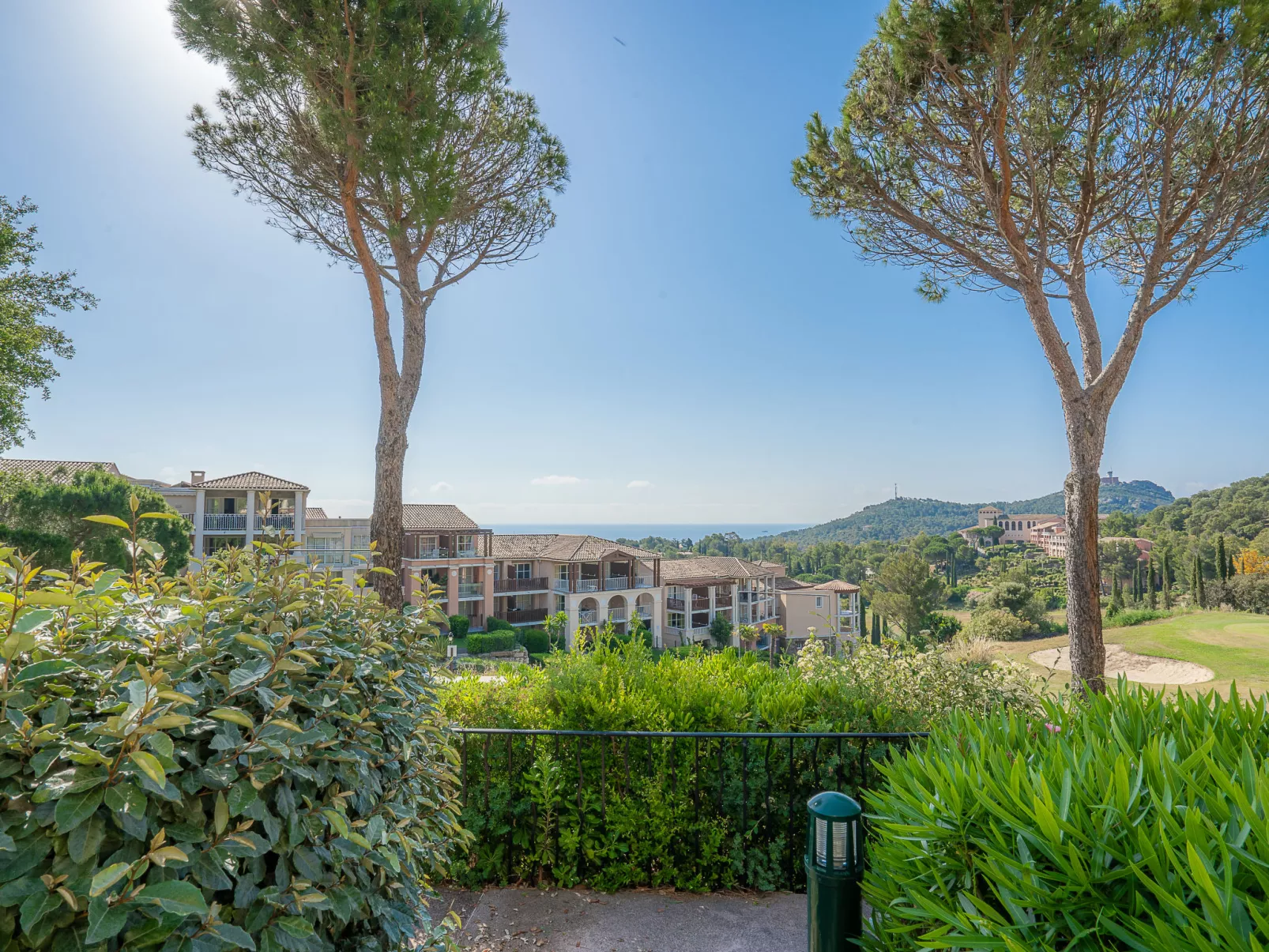 L'Esquinade (G3 033) - Outside