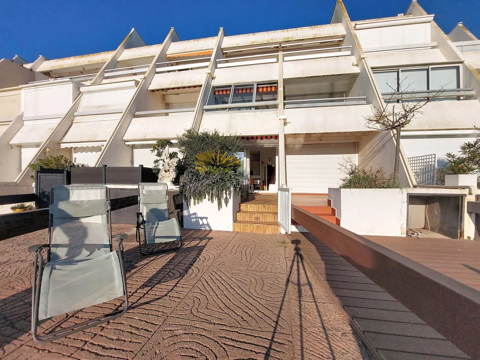 Le Nirvana - Outside