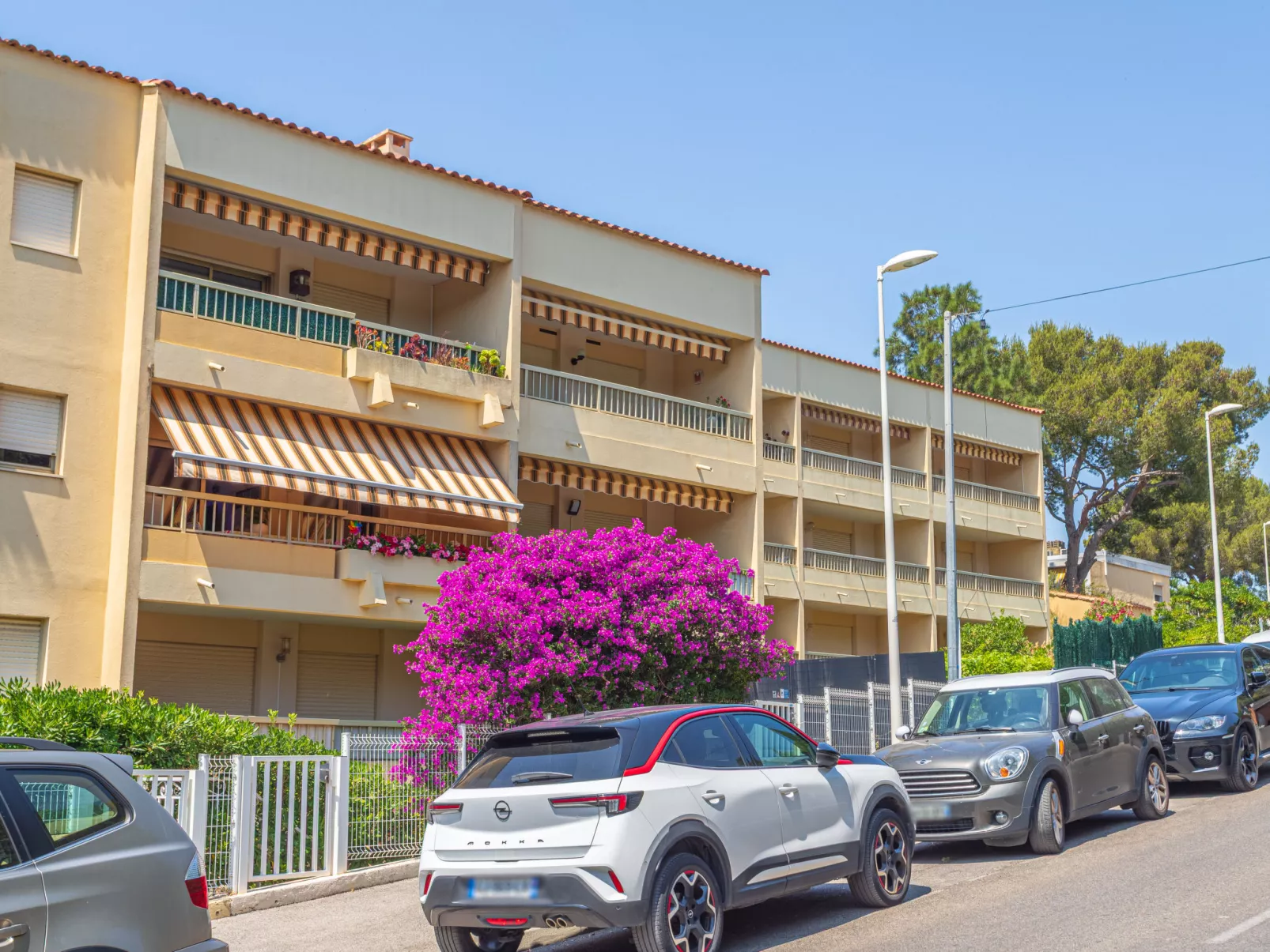 Brise Marine - Outside