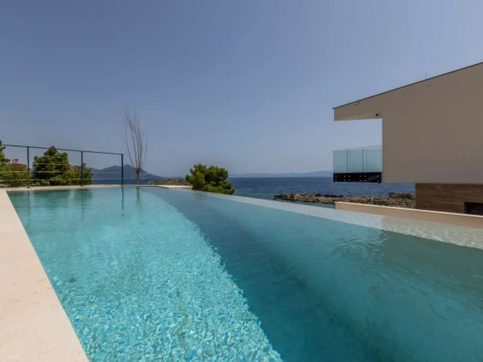 Beachfront villa Luce with seaview and pool - Dehors