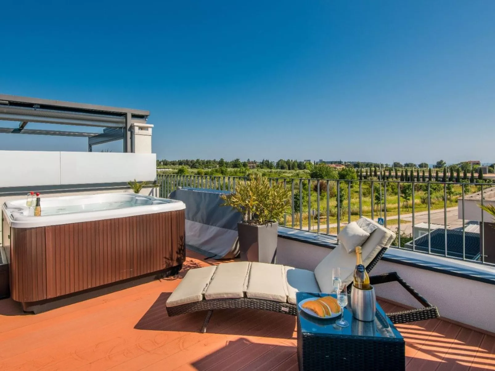 Für 6 Personen ca. 130 m&sup2; in Novigrad, Adriaküste Kroatien (Westküste von - Dehors