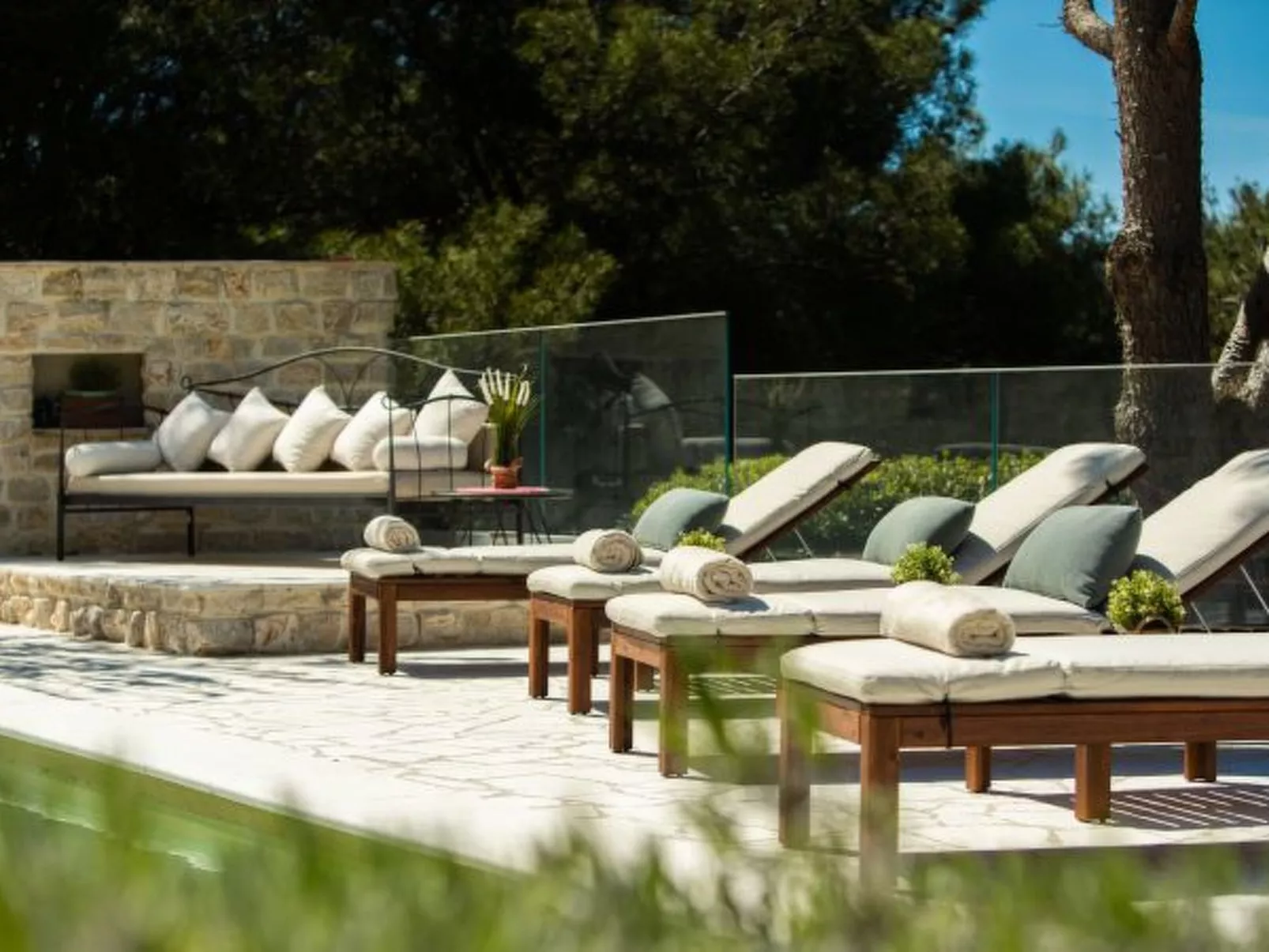 Villa Barotul with pool - Image-tags.info