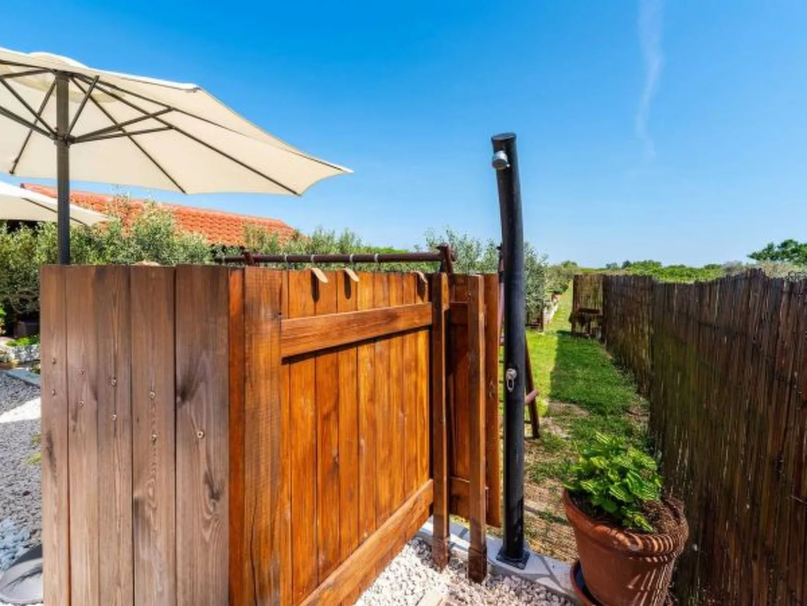 Apartment house Simoni with pool - Image-tags.info