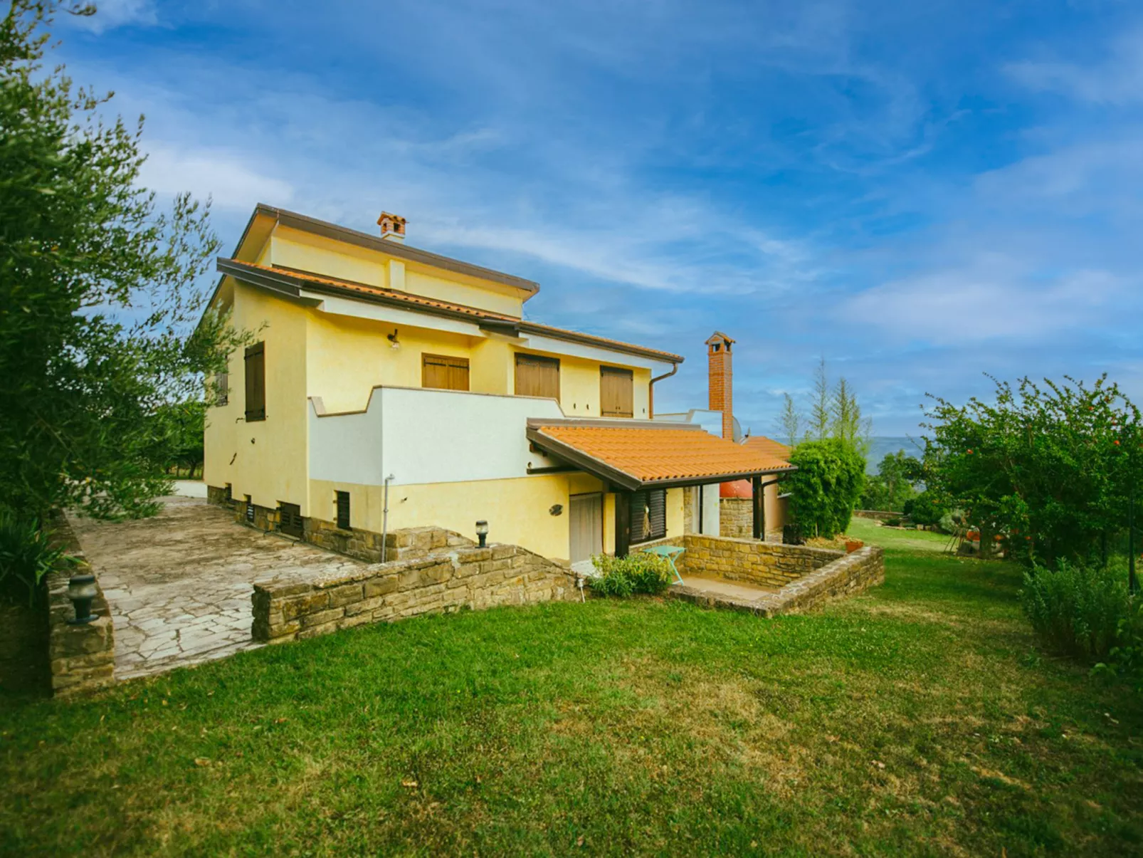 Margherita - Outside