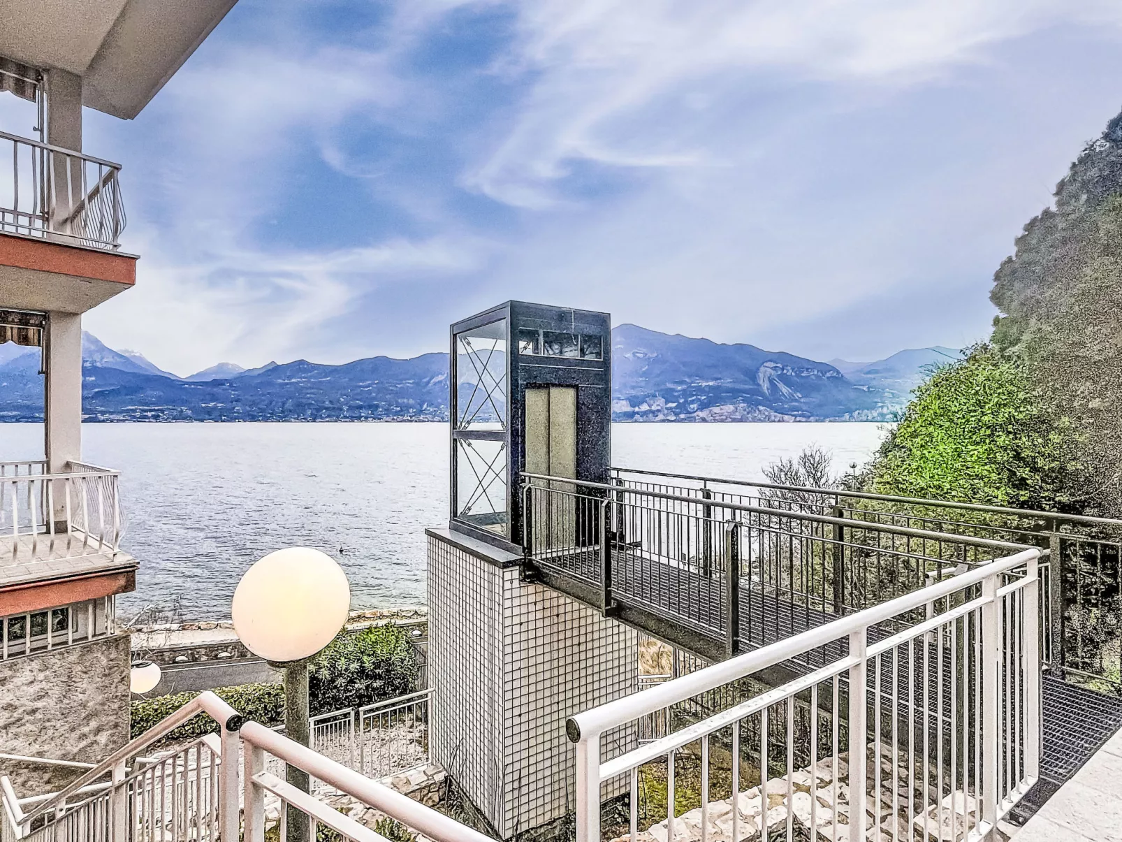 Sona's Lake Home - Draußen