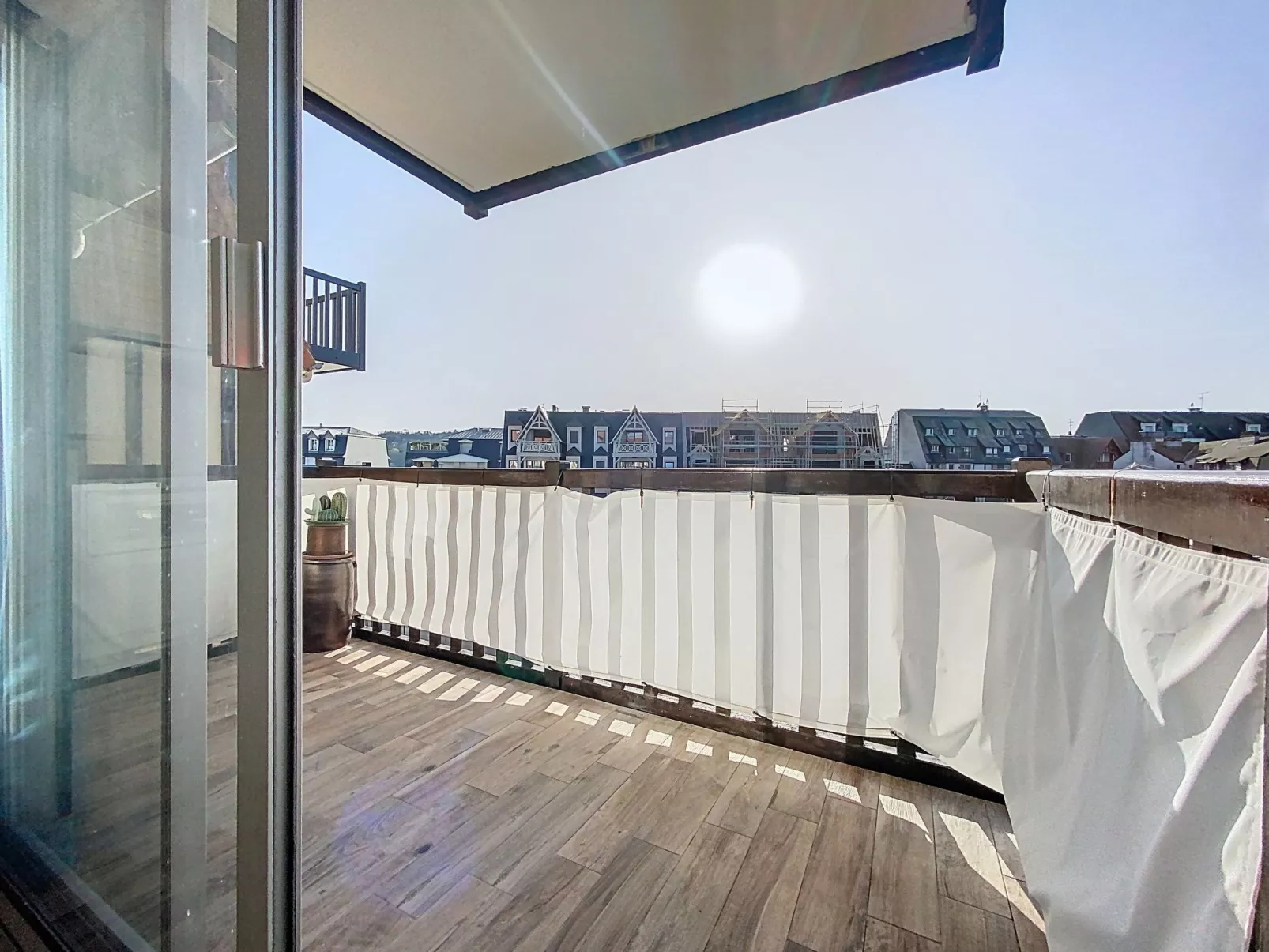 Le Jumping - Outside