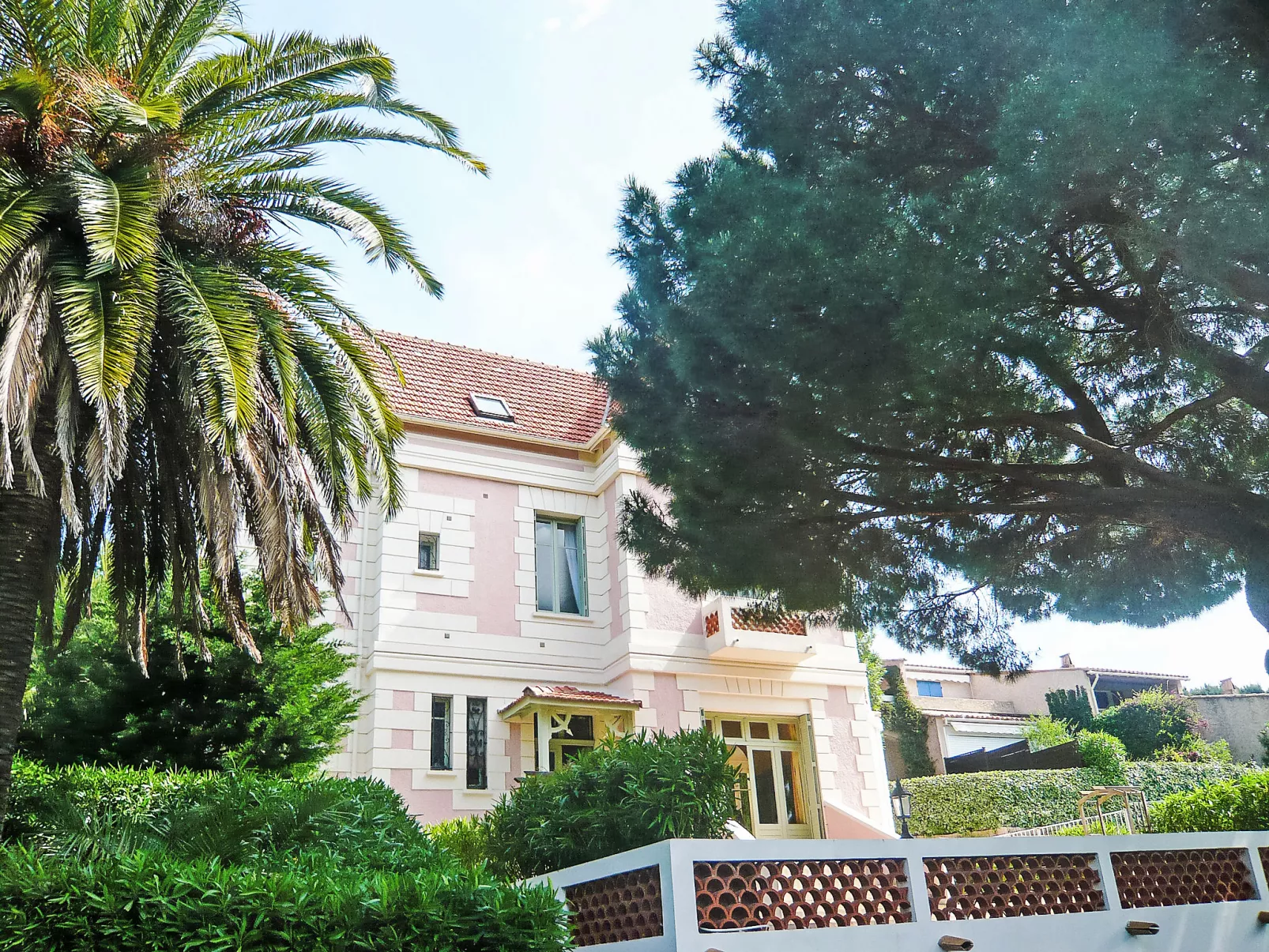 Castel Haussmann - Draußen