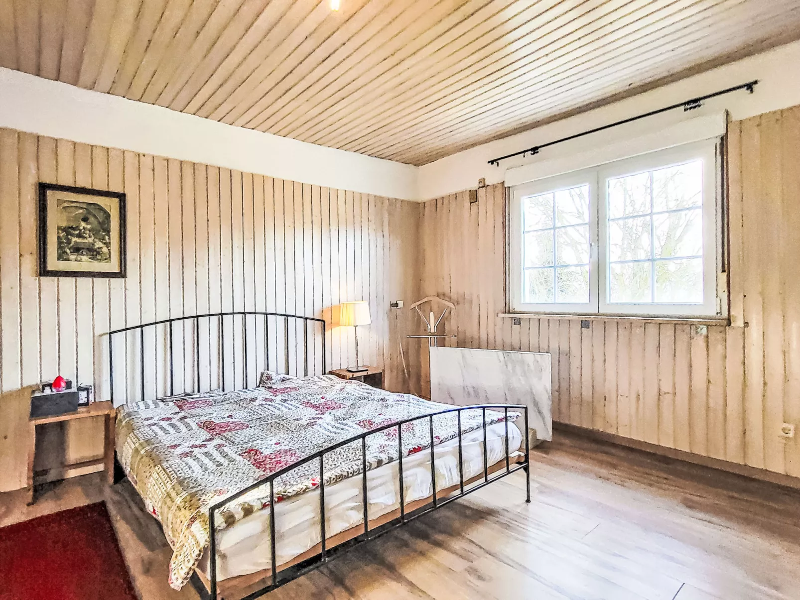 Mit großem eingezäunten Garten - Drinnen