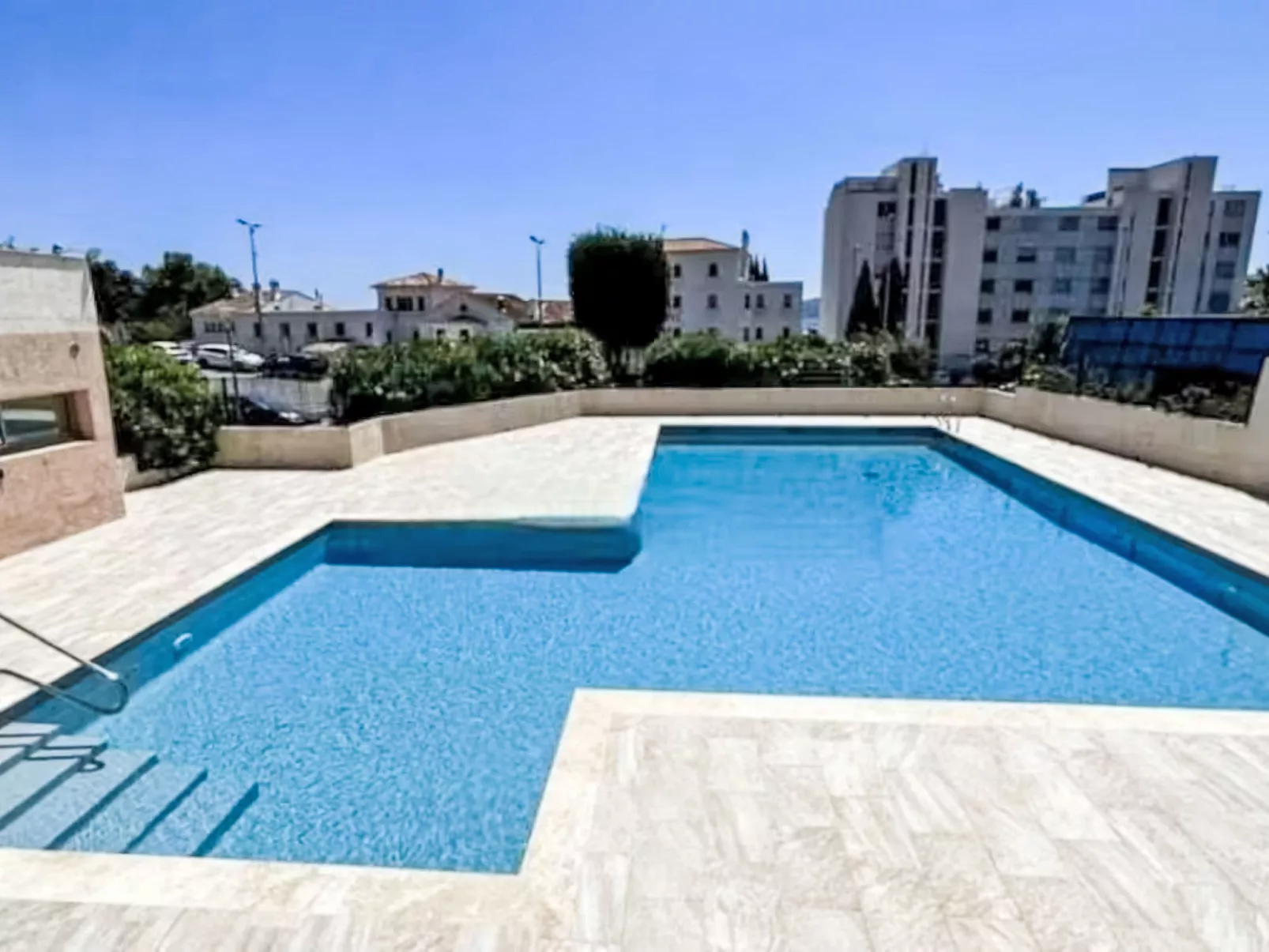 Les Mandariniers - Draußen