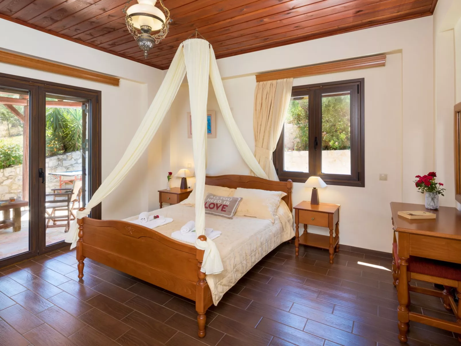 Familienvilla mit privatem Pool und Kinderbereich - Dedans