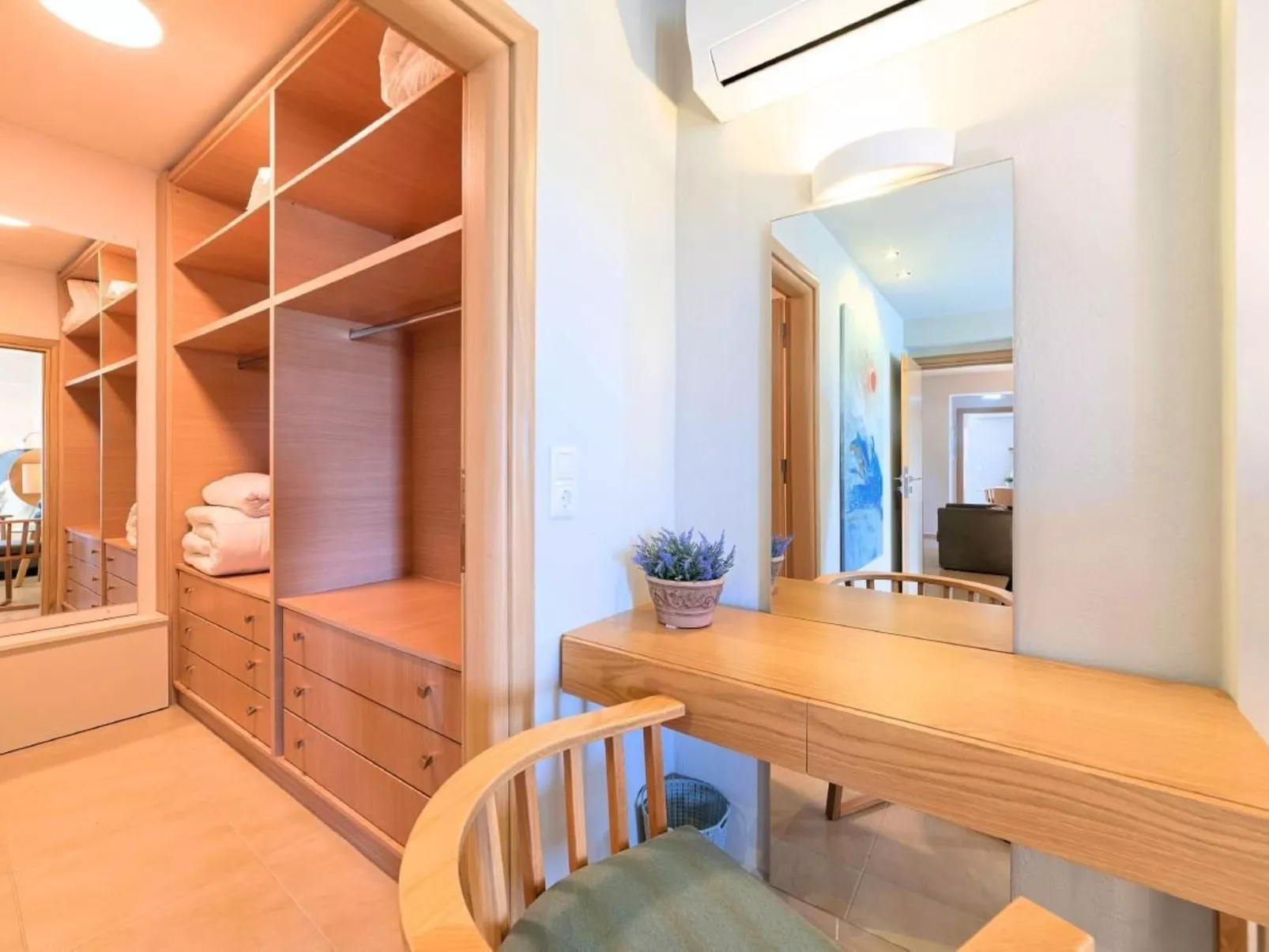 "Acrothea Villa Beheizter Pool" - Drinnen