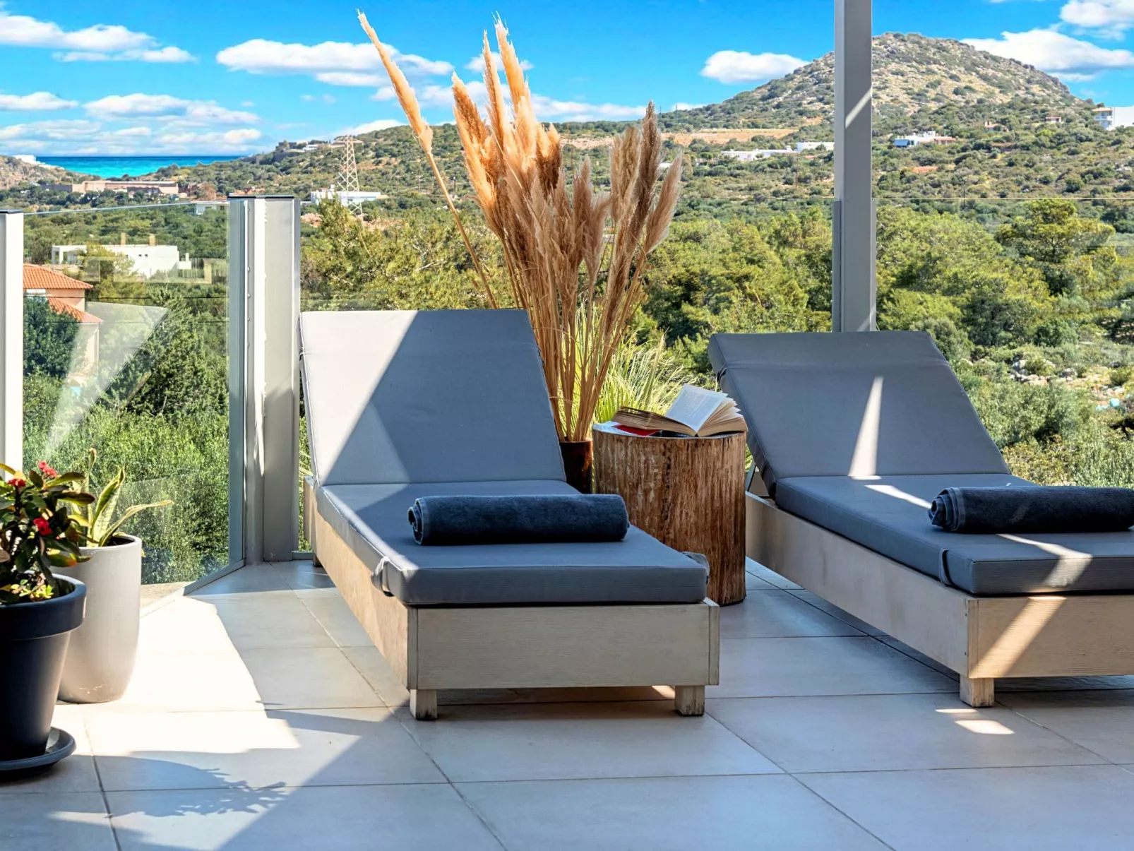 "Olive Green" mit Blick auf das Wasser - Inside