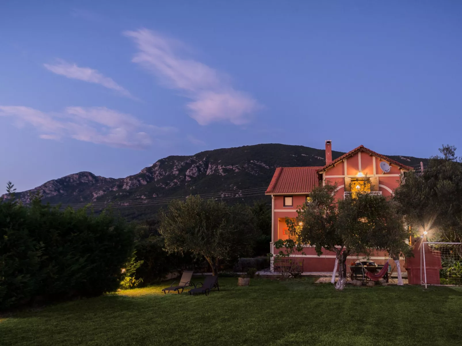 Idyllisch gelegene und luxuriöse Villa mit Veranda und Pavillon - Image-tags.info