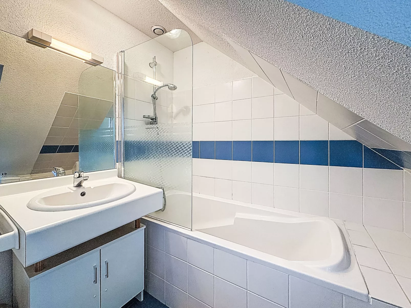 Clos de Kerallan - Inside